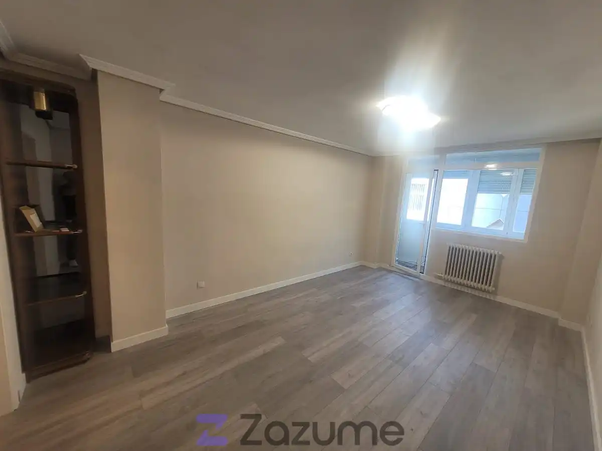 Bedroom of Flat for rent in Valladolid  with Heating, Parquet flooring and Terrace