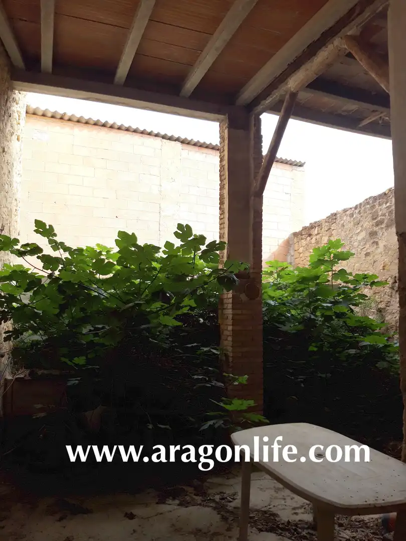 Garden of Houses for sale in Maella  with Furnished, Oven and Washing machine