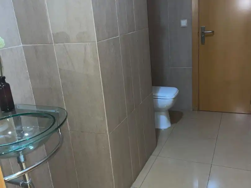 Baño de Local de alquiler en Huelva con Aire acondicionado, Calefacción y Amueblado