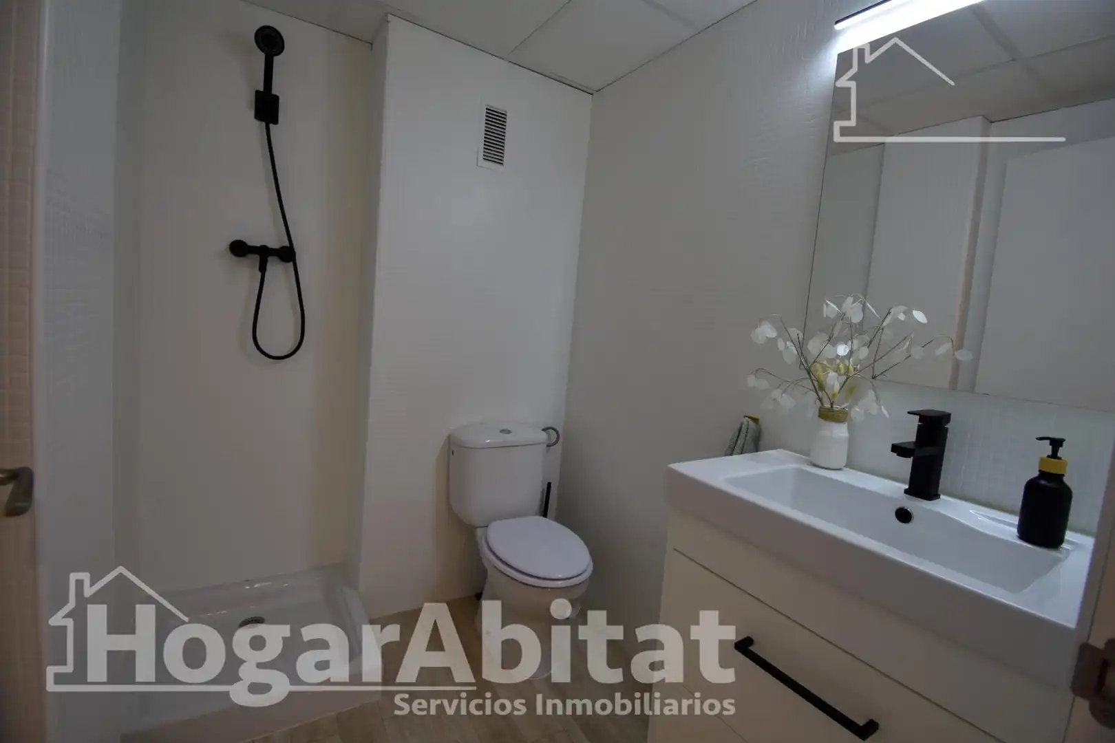 Bathroom of Flat for sale in Oliva  with Air Conditioner, Heating and Terrace