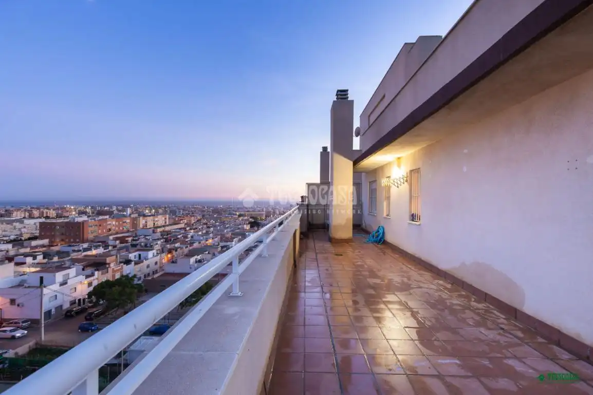 Vista exterior de Piso en venta en Almería con Aire acondicionado