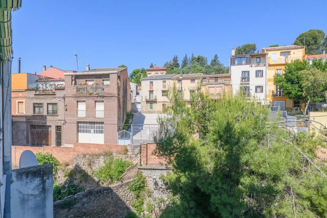 Vista exterior de Pis en venda en Manresa amb Calefacció, Traster i Balcó