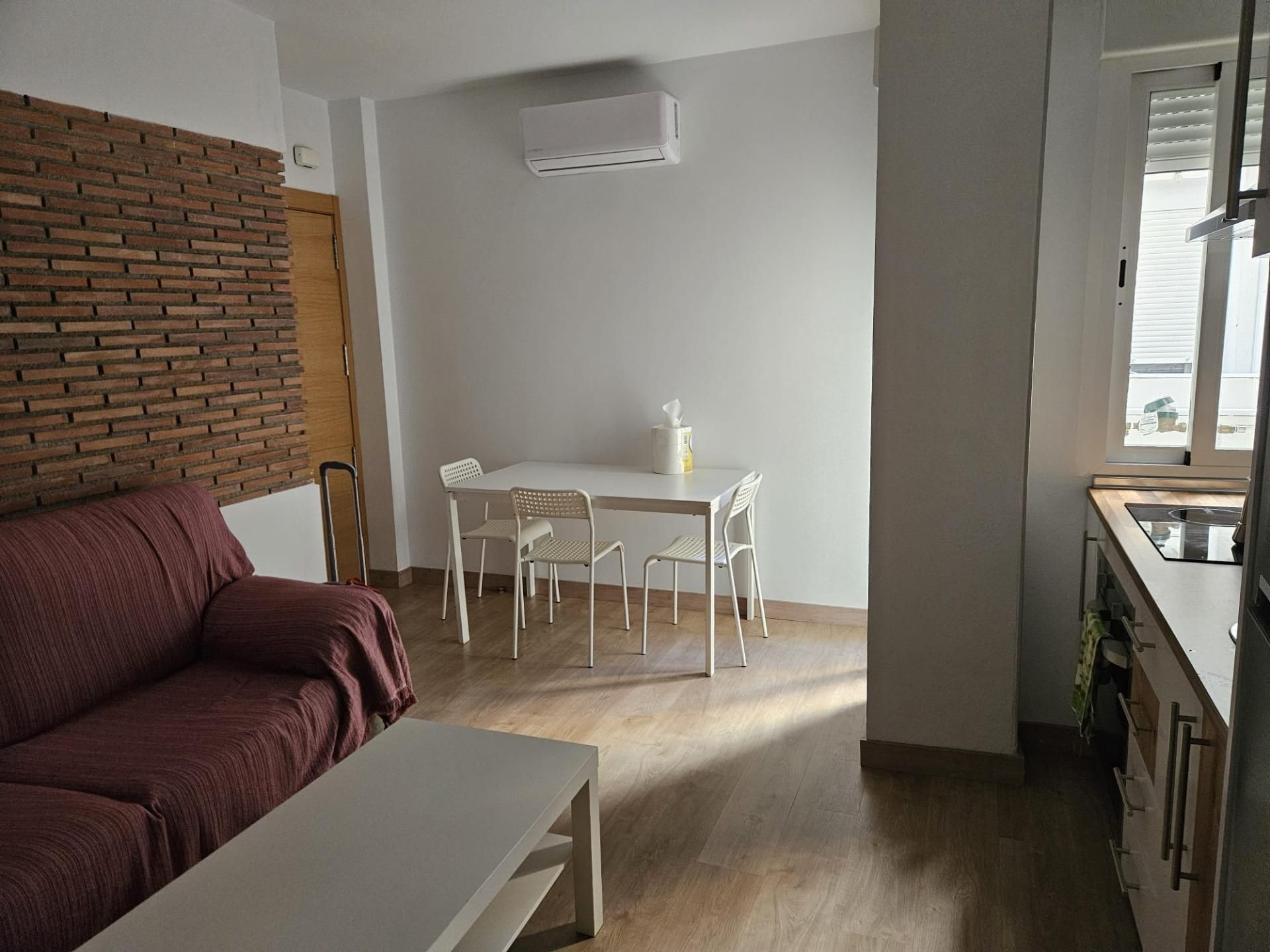 Dormitori de Apartament de lloguer en  Granada Capital amb Aire condicionat, Calefacció i Balcó