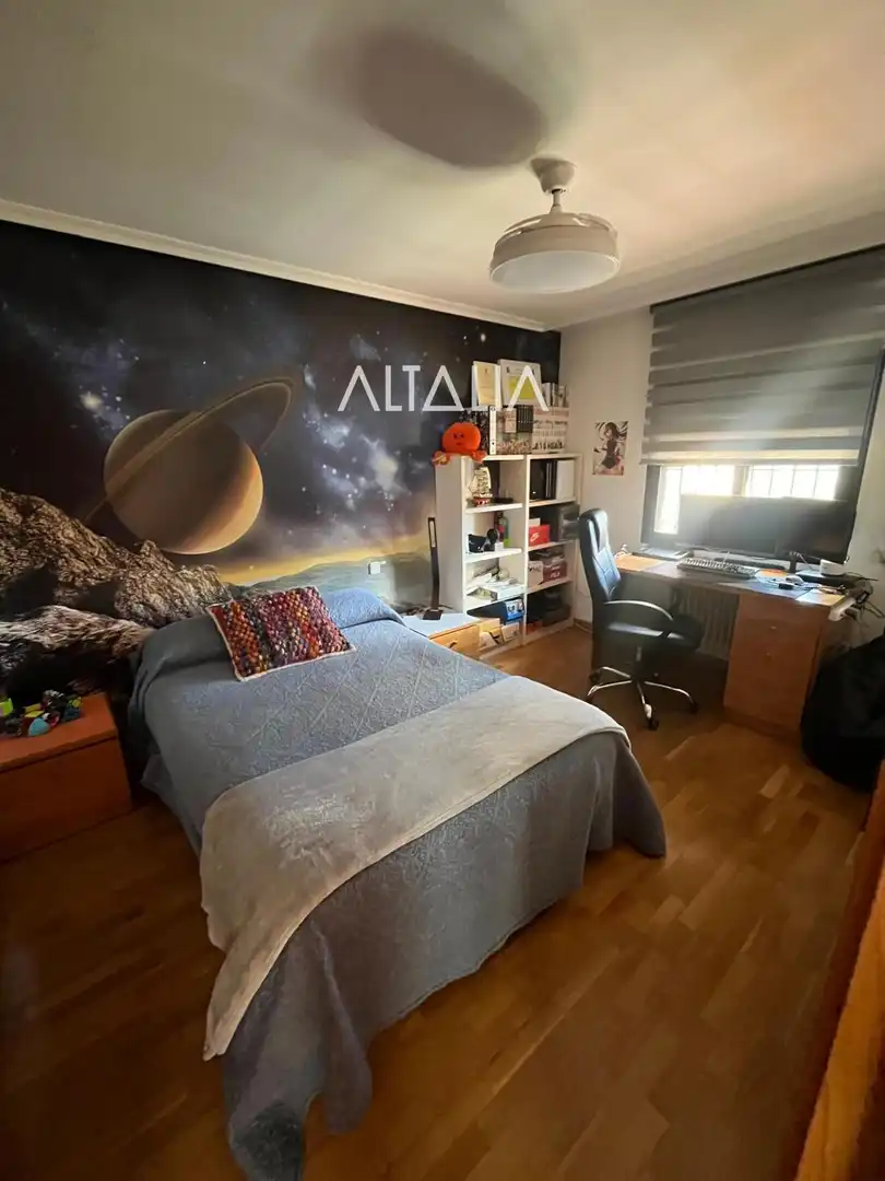 Habitación de Casa adosada en venta en Cuenca con Calefacción, Piscina y Piscina comunitaria