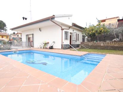 Piscina de Casa o xalet en venda en Abrera amb Calefacció, Jardí privat i Piscina