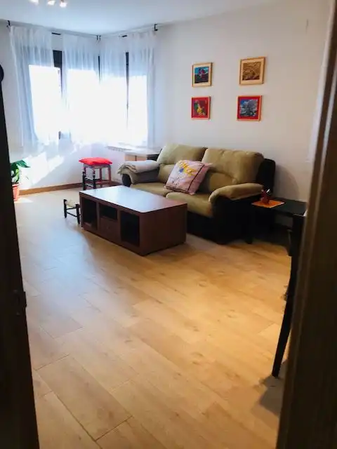 Sala d'estar de Casa o xalet en venda en Cuéllar amb Calefacció, Jardí privat i Terrassa