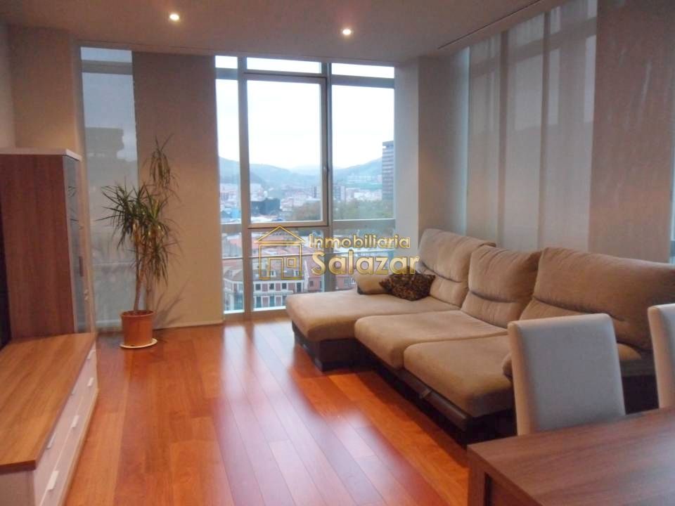Sala d'estar de Pis de lloguer en Bilbao  amb Calefacció i Microones