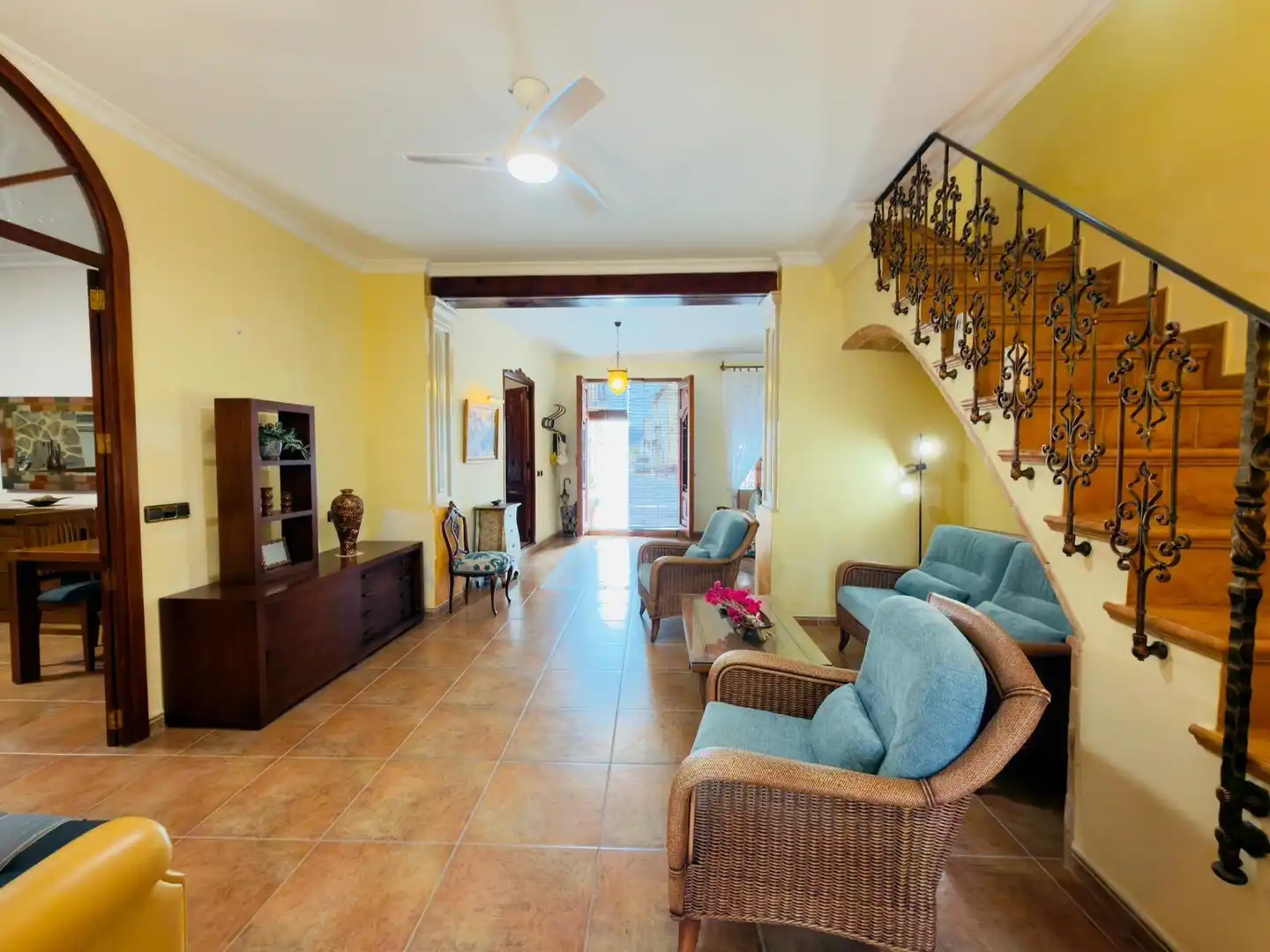 Living room of Houses for sale in La Granja de la Costera  with Air Conditioner