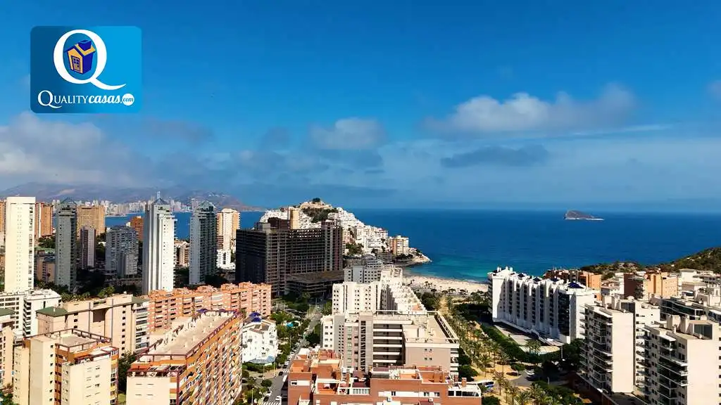 Vista exterior de Dúplex en venda en Villajoyosa / La Vila Joiosa amb Aire condicionat, Calefacció i Terrassa