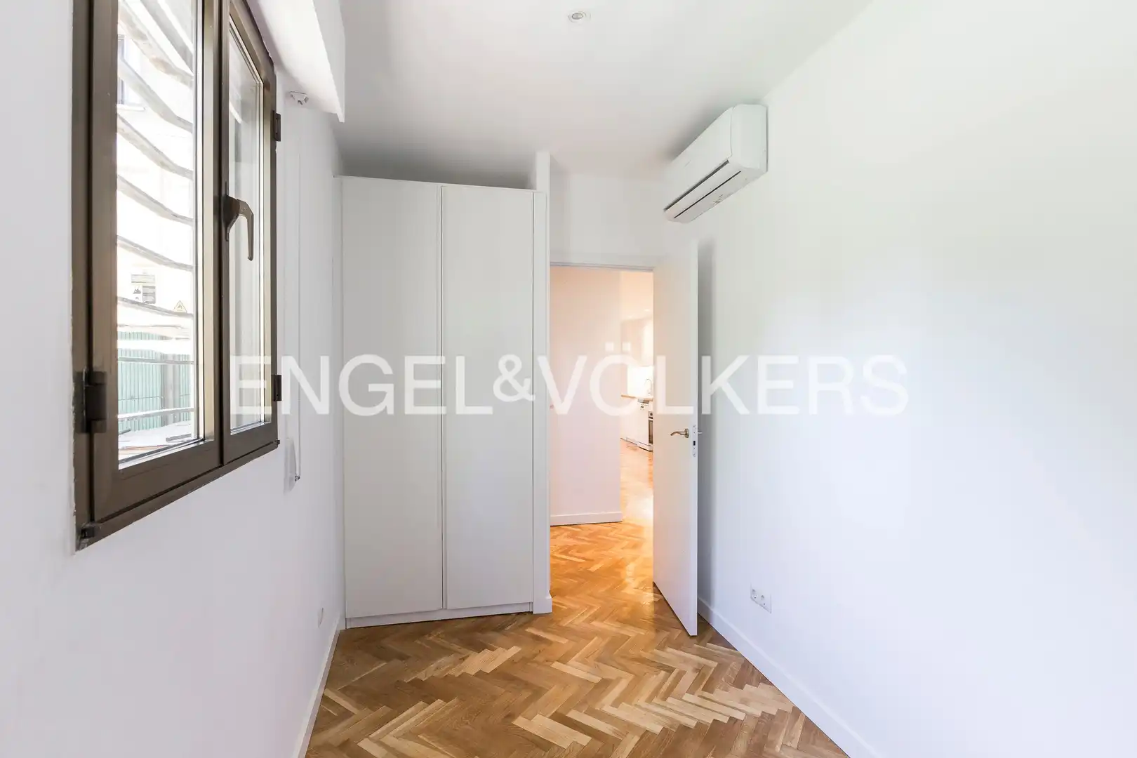 Habitación de Apartamento de alquiler en Madrid con Aire acondicionado, Calefacción y Parquet