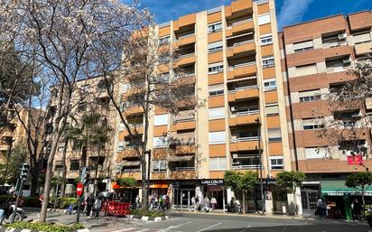 Außenansicht von Wohnung zum verkauf in Torrent mit Klimaanlage und Balkon