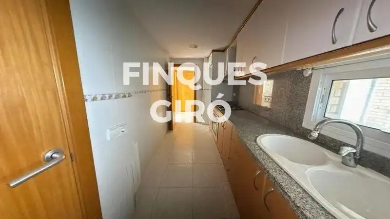 Flat for sale in JOSEP CARNER, L'Estany