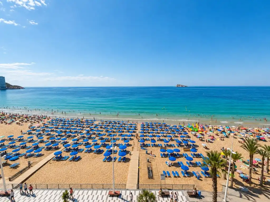 Vista exterior de Piso de alquiler en Benidorm con Aire acondicionado y Amueblado