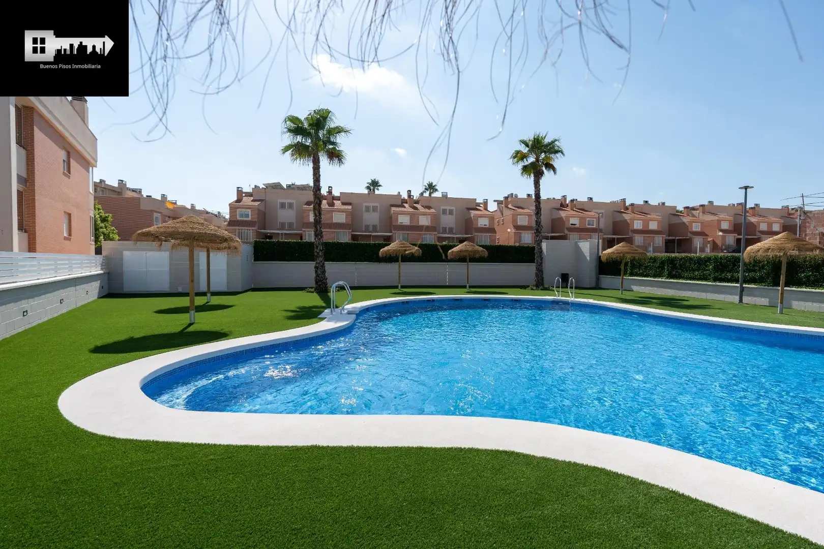 Piscina de Casa adosada en venda en Santa Pola amb Aire condicionat, Calefacció i Jardí privat