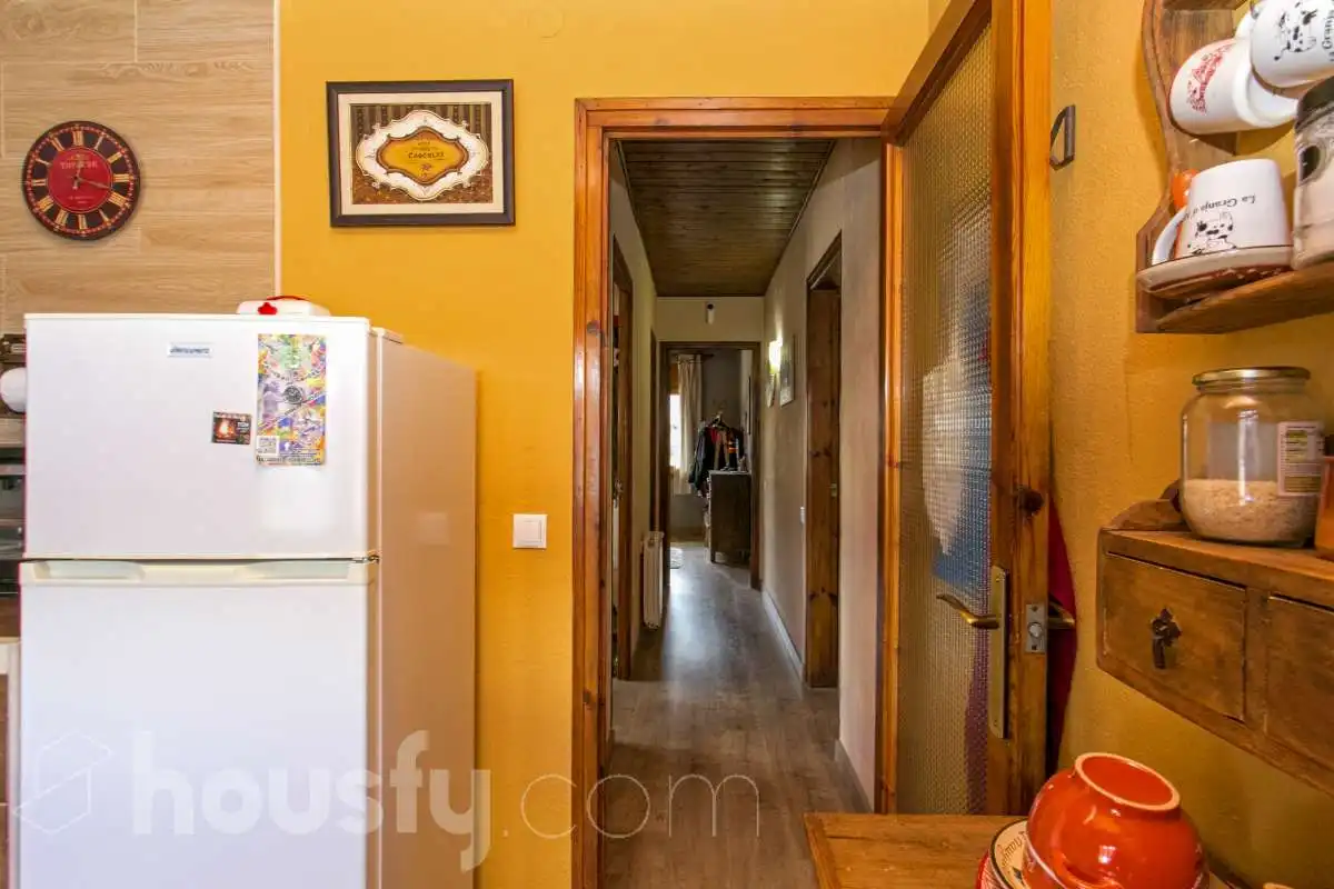 Flat for sale in Alp  with Air Conditioner, Heating and Terrace