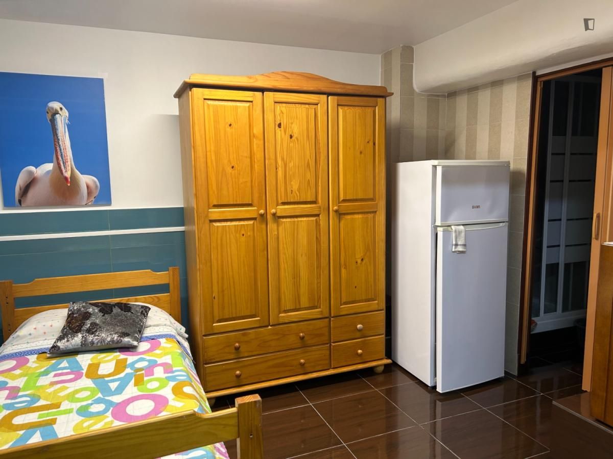 Dormitori de Estudi de lloguer en L'Hospitalet de Llobregat amb Aire condicionat, Calefacció i Moblat