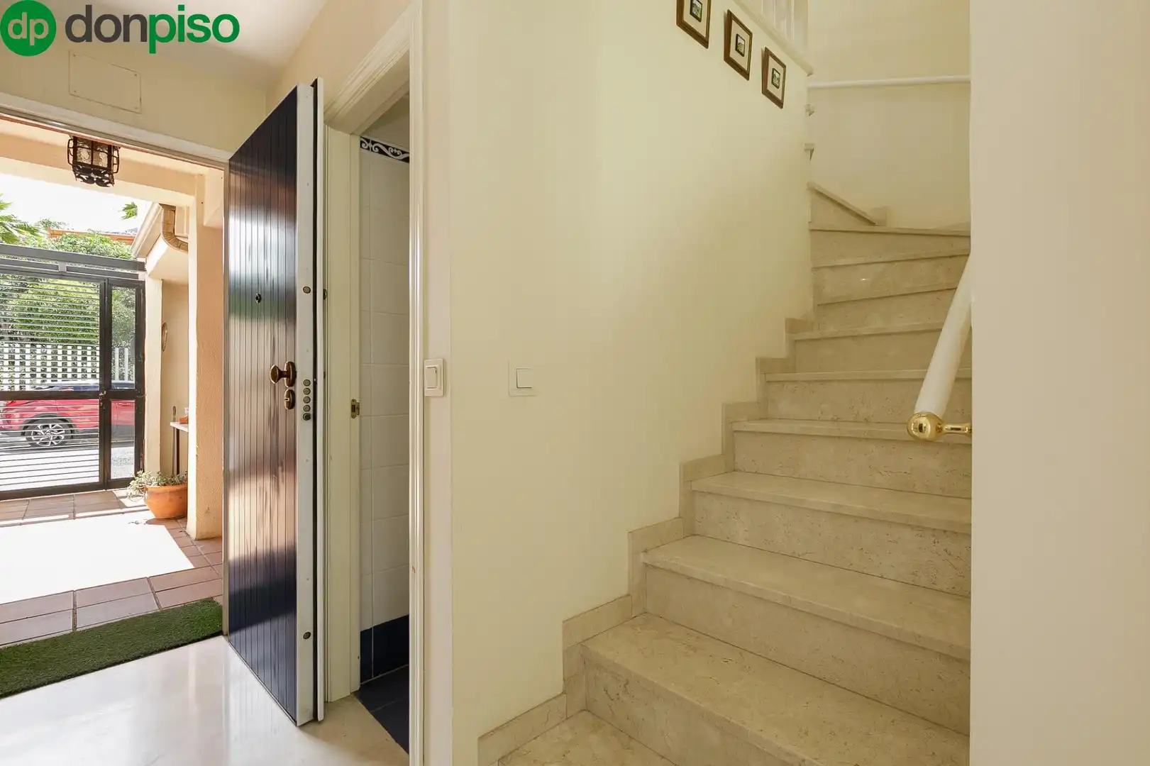 Casa adosada en venta en Calle Calle Hipócrates, San Miguel