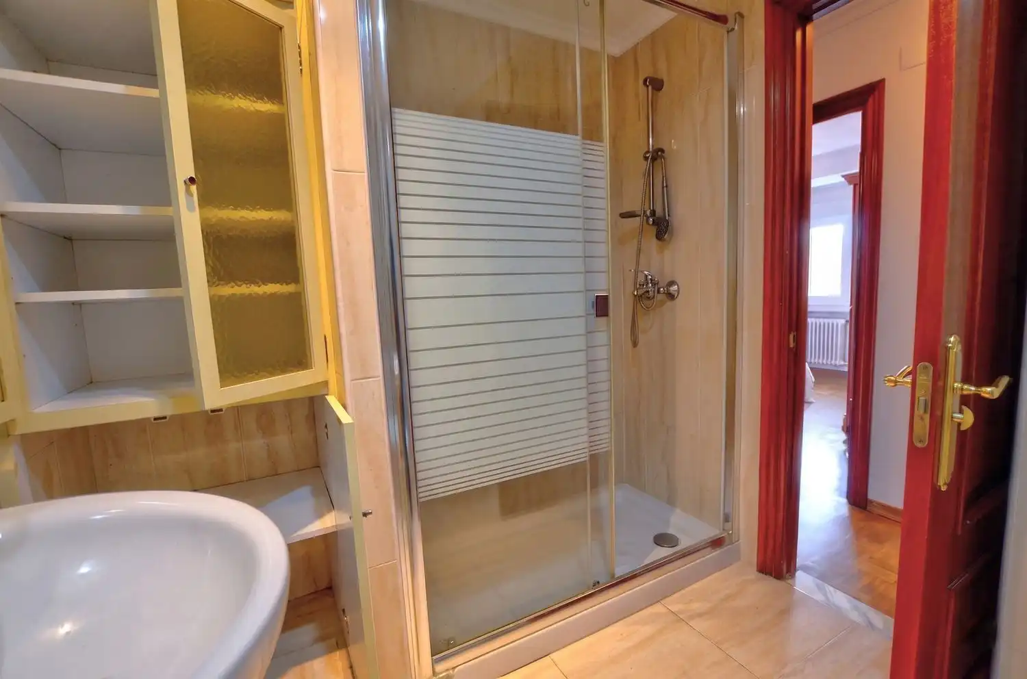 Bany de Pis en venda en Gijón  amb Calefacció i Piscina
