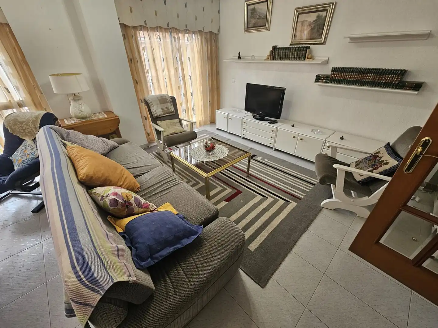 Sala d'estar de Pis en venda en Castellón de la Plana / Castelló de la Plana amb Calefacció, Moblat i Balcó