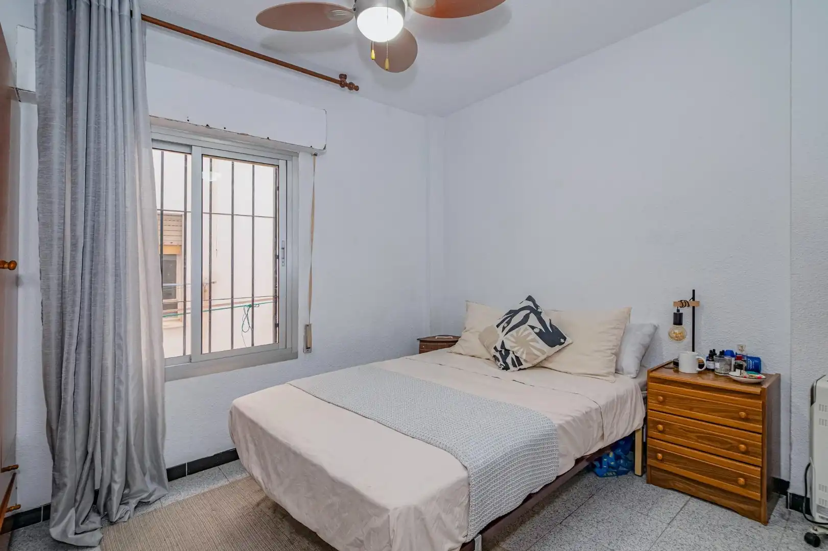 Habitación de Piso en venta en Granada con Amueblado
