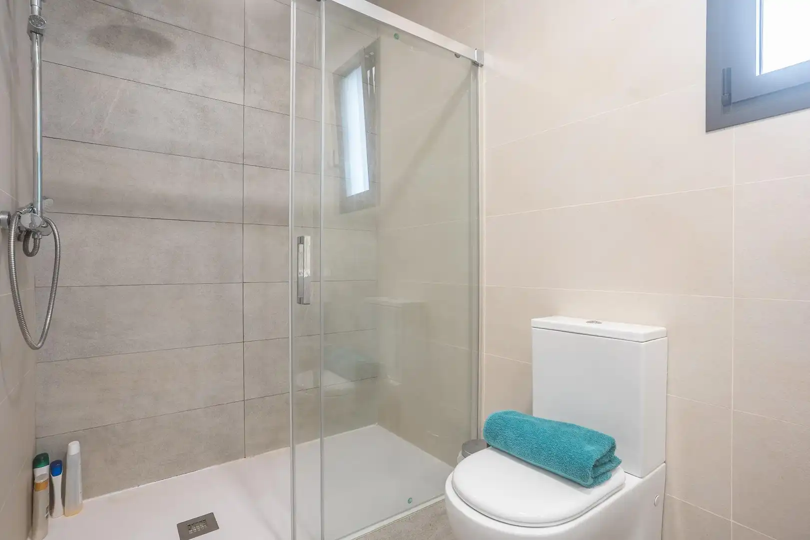 Baño de Casa o chalet en venta en Almería con Aire acondicionado, Jardín privado y Terraza