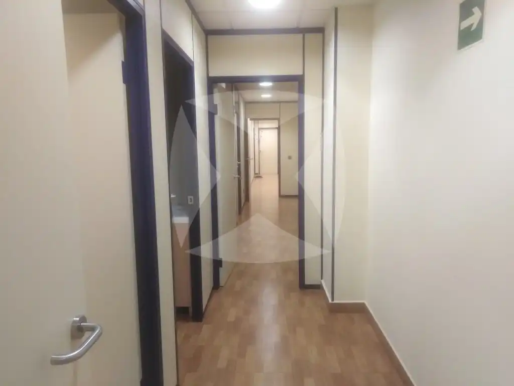Office for rent in Badajoz  with Air Conditioner