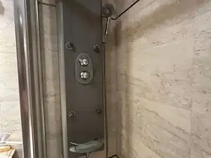 Bathroom of Flat for rent in Madrid  with Air Conditioner, Heating and Parquet flooring