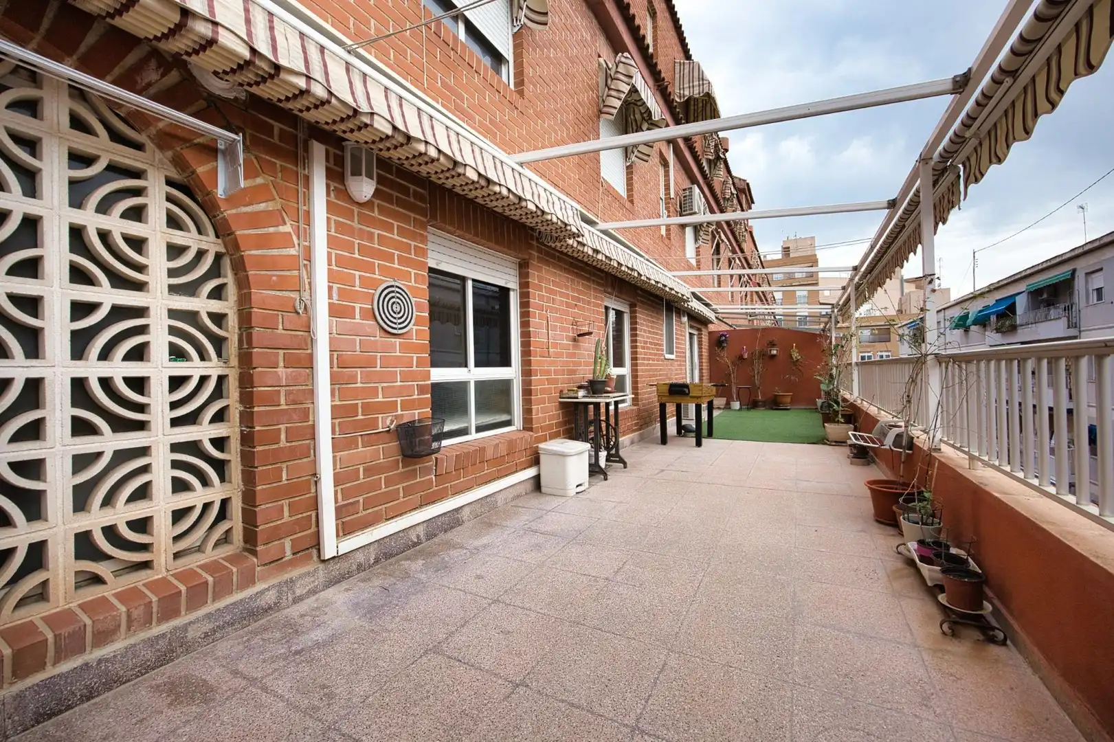 Terrasse von Dachboden zum Verkauf in Alicante / Alacant mit Klimaanlage, Heizung und Terrasse