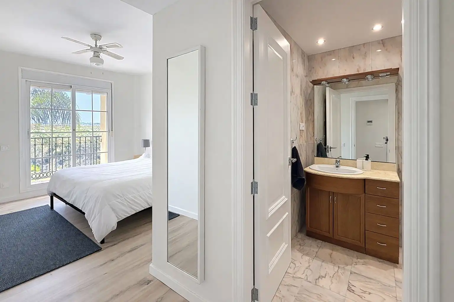 Baño de Apartamento en venta en Mijas con Aire acondicionado, Calefacción y Jardín privado