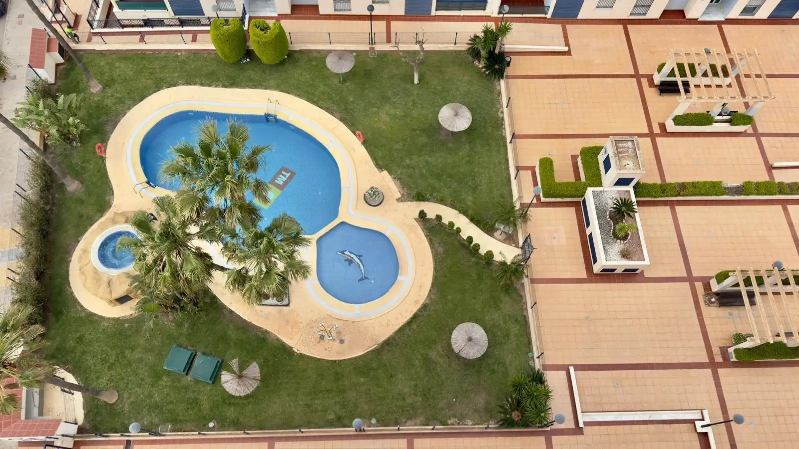 Schwimmbecken von Dachboden zum Verkauf in Villajoyosa / La Vila Joiosa mit Klimaanlage, Privatgarten und Terrasse