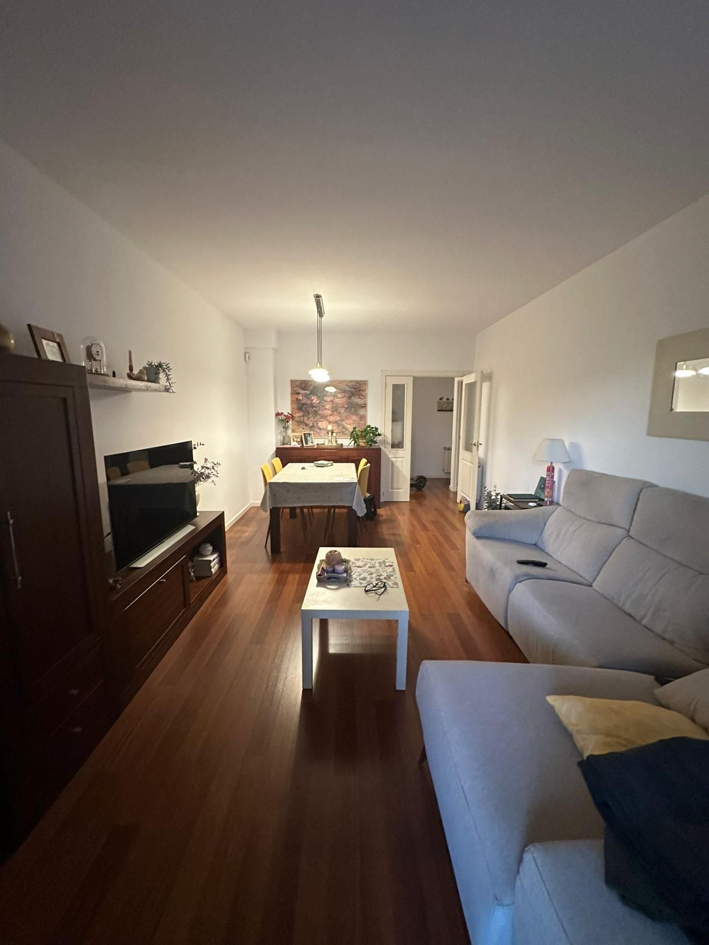 Sala d'estar de Pis en venda en Cornellà de Llobregat amb Calefacció, Jardí privat i Balcó