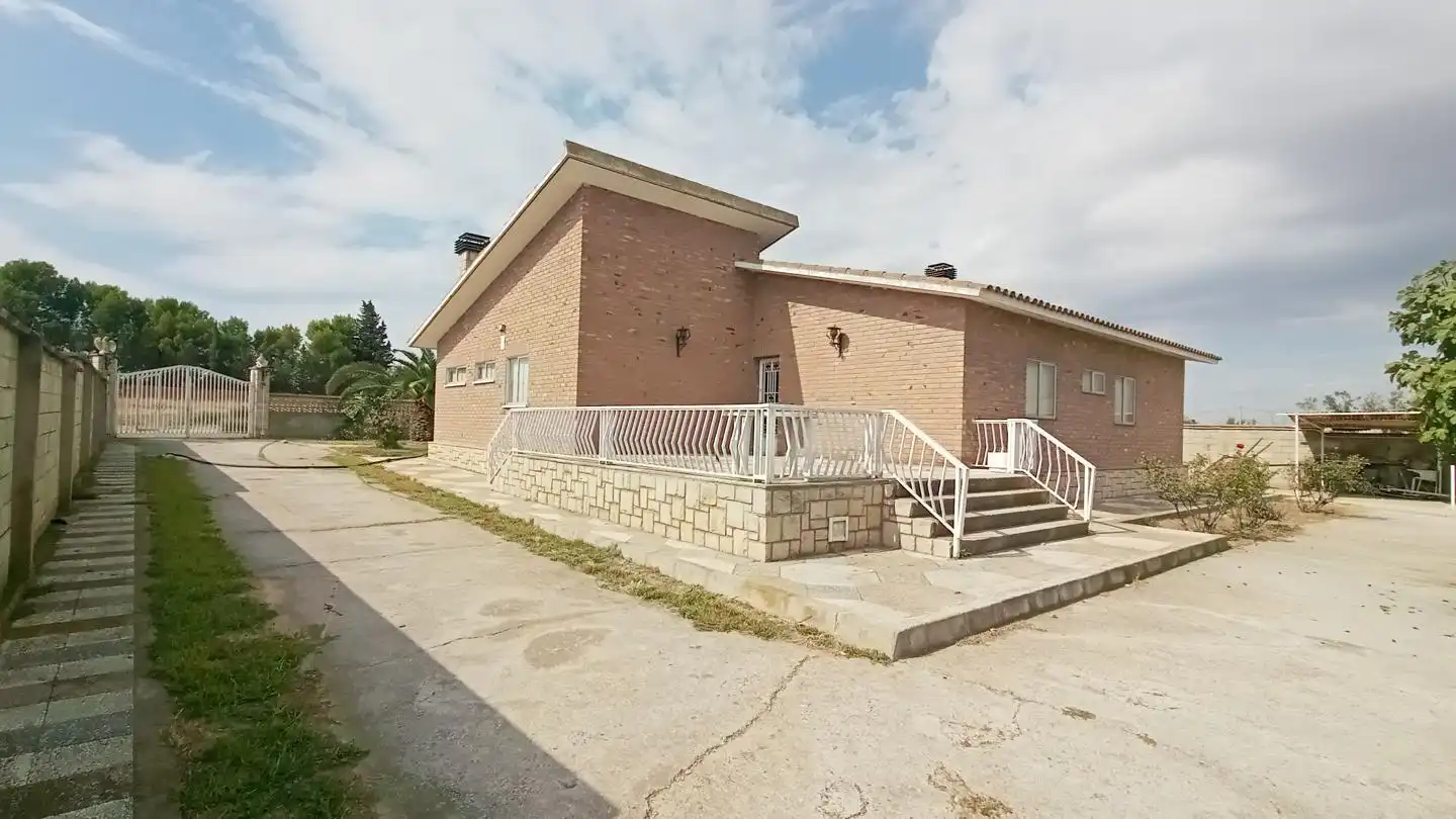 Vista exterior de Casa o chalet en venta en Pinseque con Calefacción, Jardín privado y Piscina