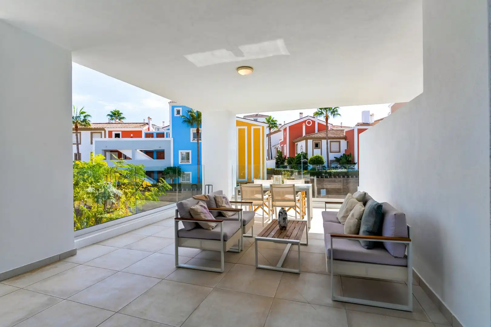 Terrasse von Wohnungen zum Verkauf in Estepona mit Klimaanlage, Terrasse und Schwimmbad