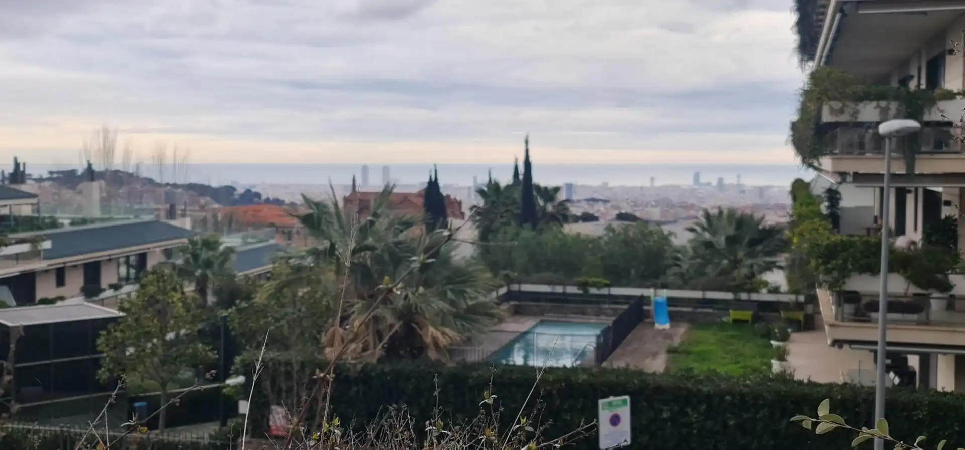 Vista exterior de Pis en venda en Barcelona amb Aire condicionat, Calefacció i Jardí privat