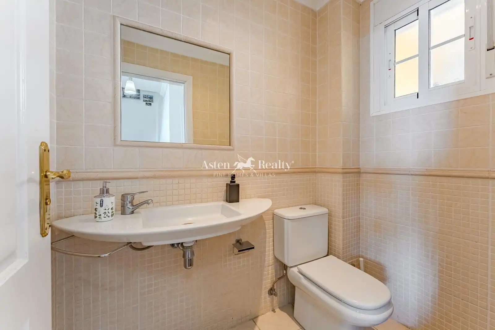 Baño de Casa adosada en venta en San Miguel de Abona con Aire acondicionado, Calefacción y Jardín privado