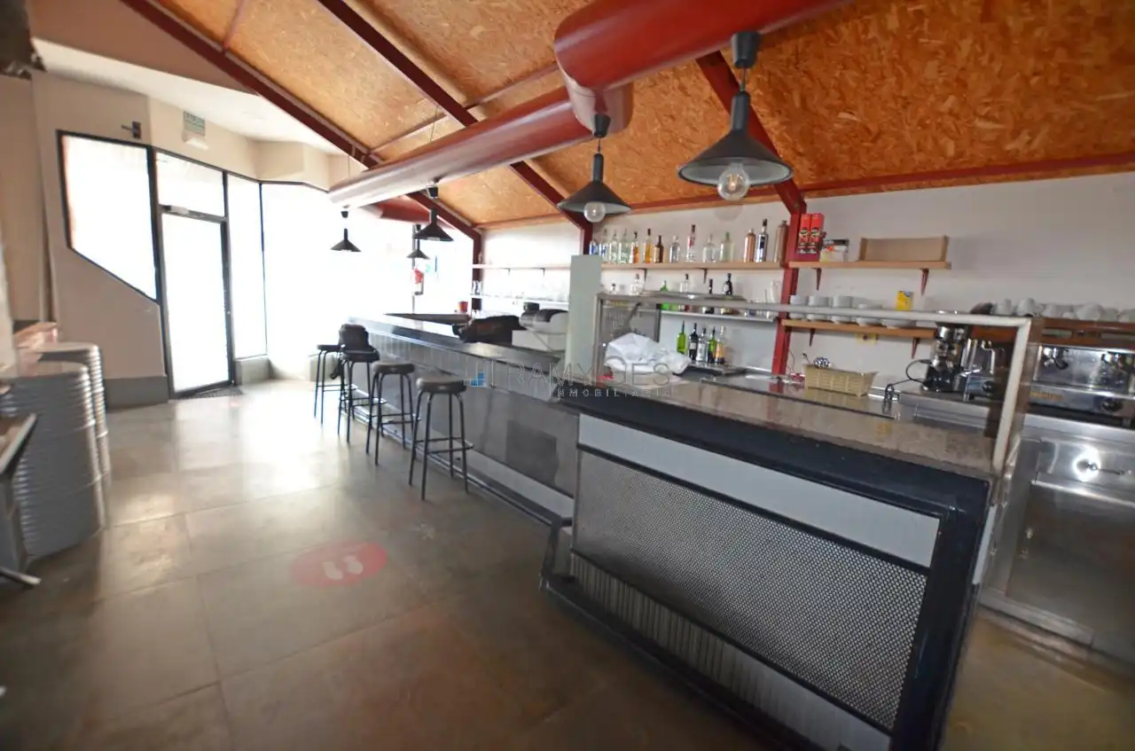 Local comercial en venda a AVENIDA FLORIDA, imagen 2