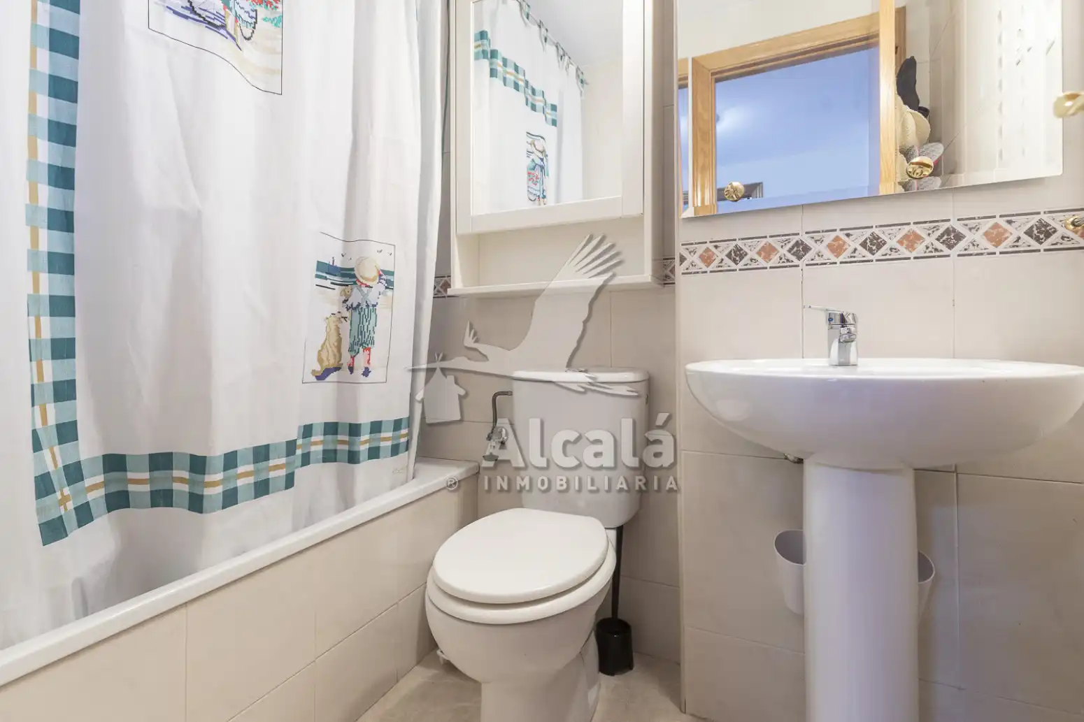 Badezimmer von Einfamilien-Reihenhaus zum Verkauf in Alcalá de Henares mit Heizung und Terrasse