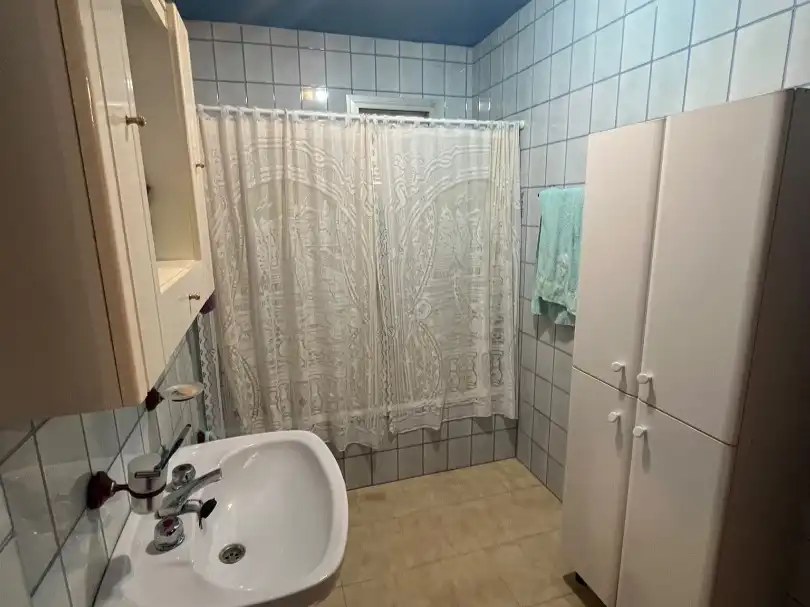 Bathroom of Flat for sale in Marmolejo  with Terrace, Storage room and Furnished