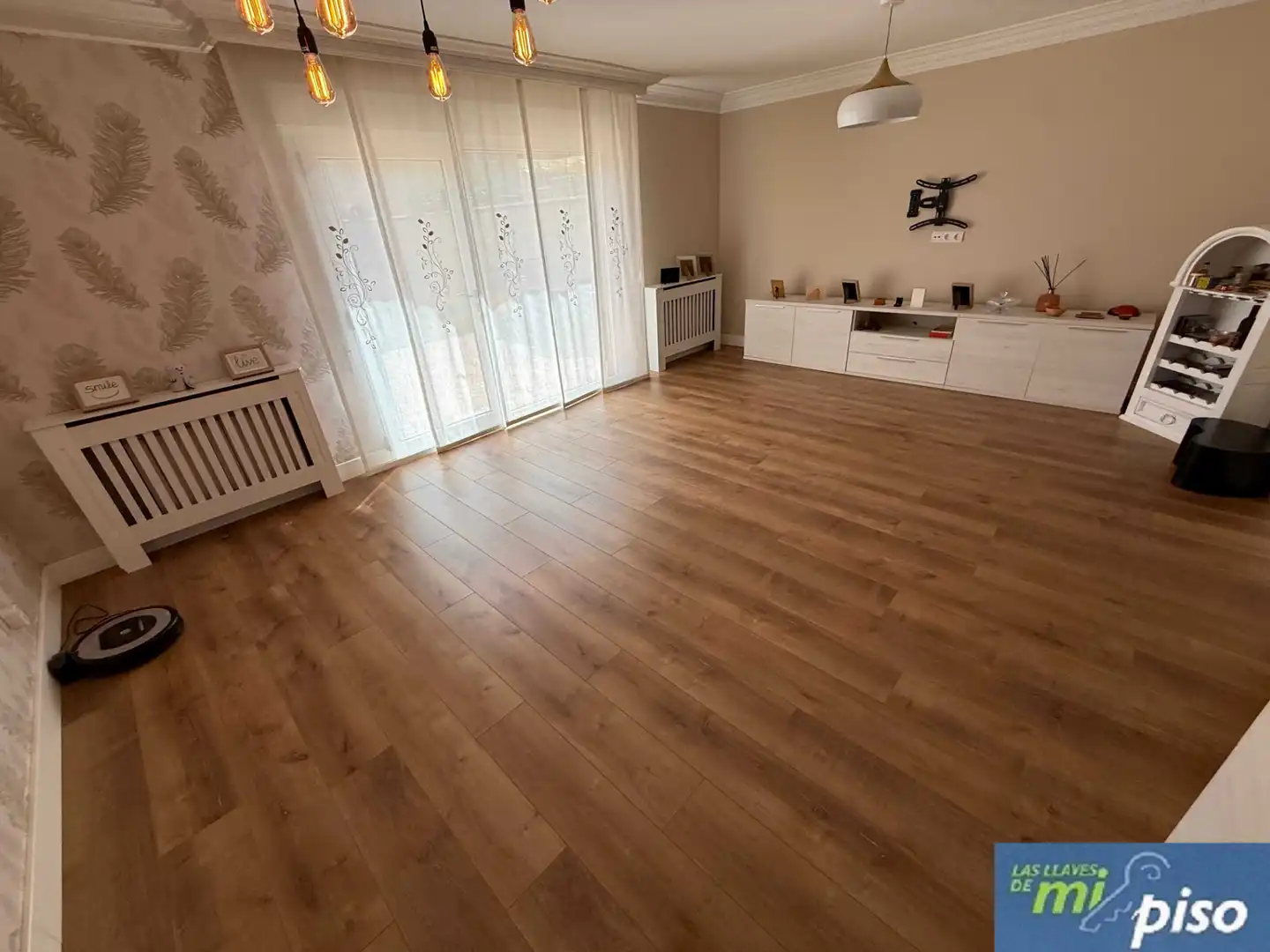 Sala d'estar de Casa adosada en venda en Cabezón de Pisuerga amb Calefacció, Jardí privat i Parquet