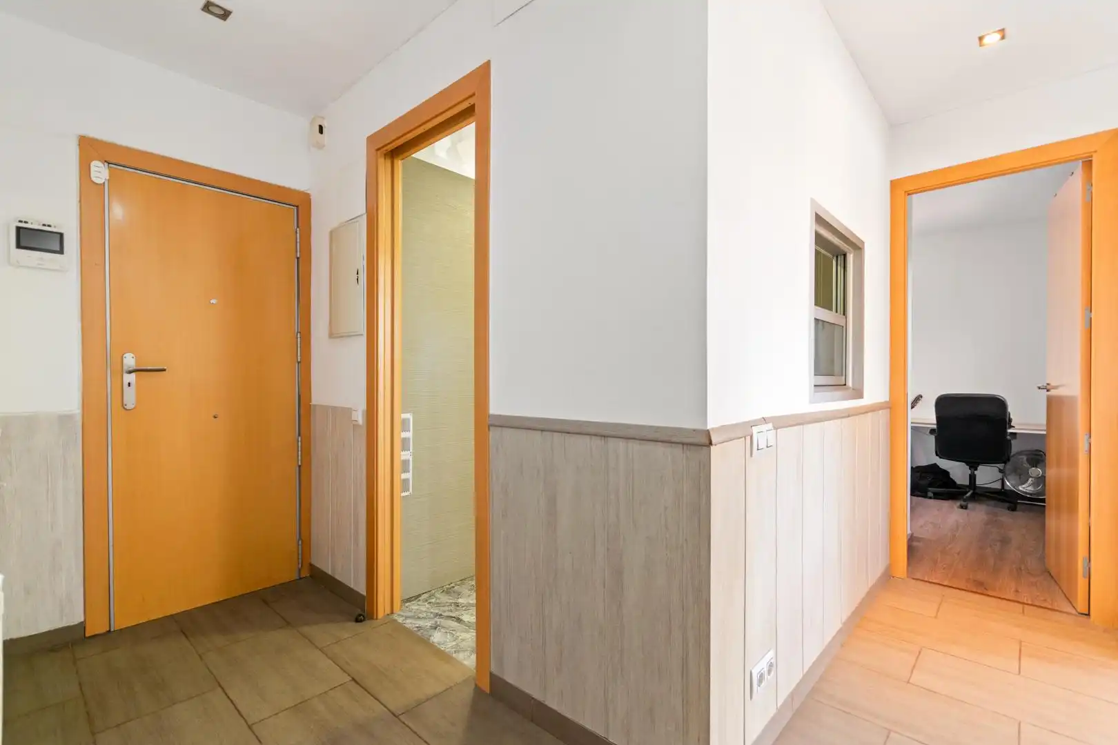 Wohnung zum Verkauf in Barcelona mit Klimaanlage, Heizung und Terrasse