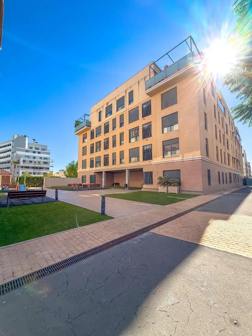 Vista exterior de Piso en venta en Elche / Elx con Aire acondicionado, Calefacción y Jardín privado