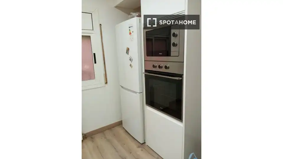 Cocina de Piso para compartir en Sabadell con Aire acondicionado, Calefacción y Amueblado