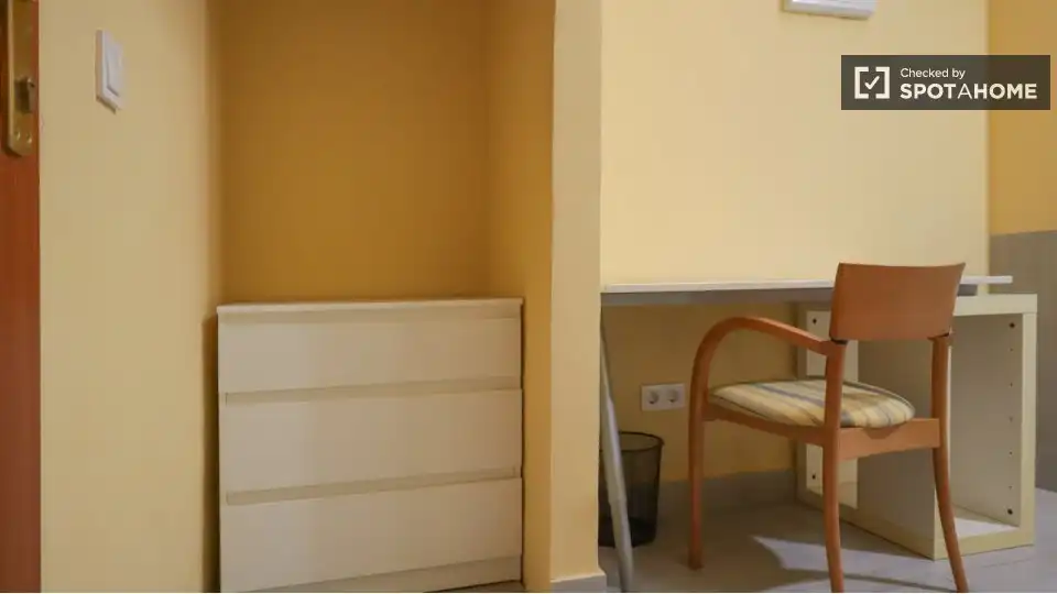 Room in Guindalera