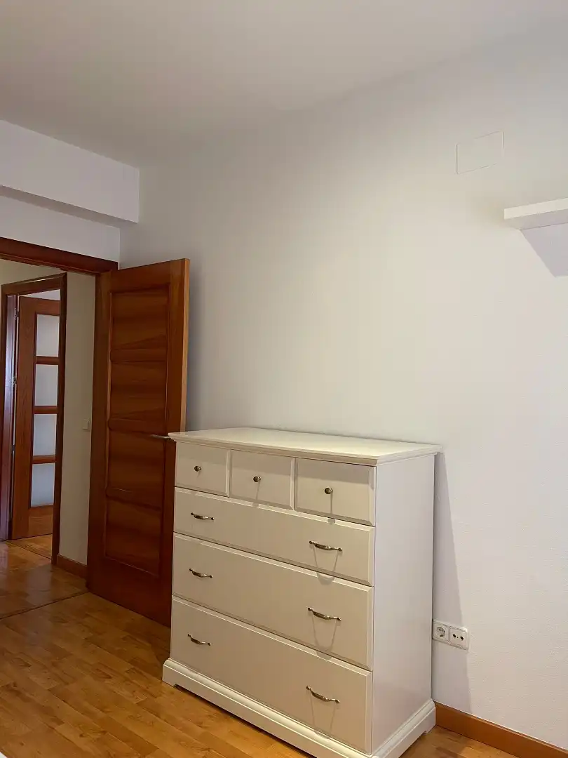 Schlafzimmer von Wohnung zur Miete in Plasencia mit Klimaanlage, Heizung und Möbliert