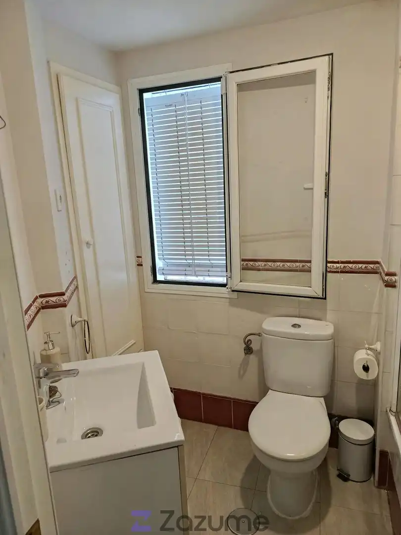 Baño de Piso de alquiler en Sevilla con Aire acondicionado, Calefacción y Horno