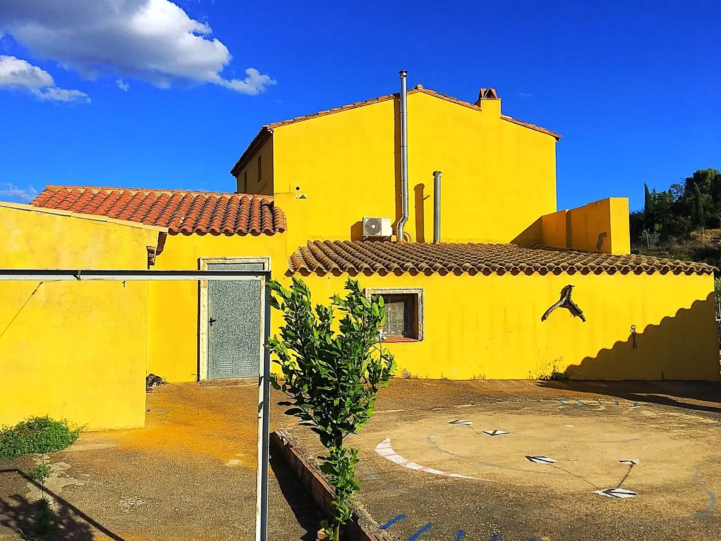 Exterior view of Houses for sale in Els Guiamets