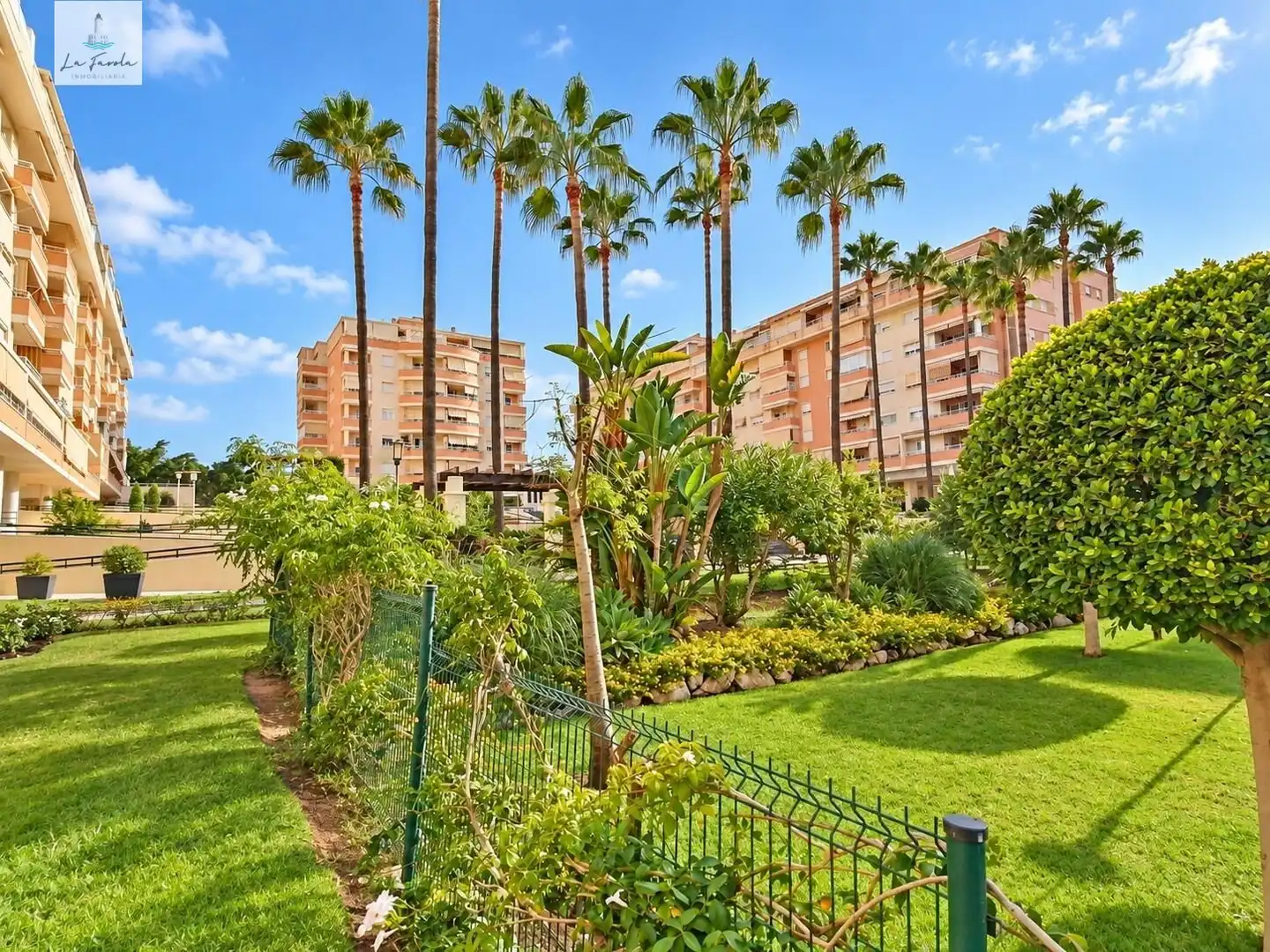 Vista exterior de Pis per a compartir en Málaga amb Aire condicionat, Calefacció i Jardí privat