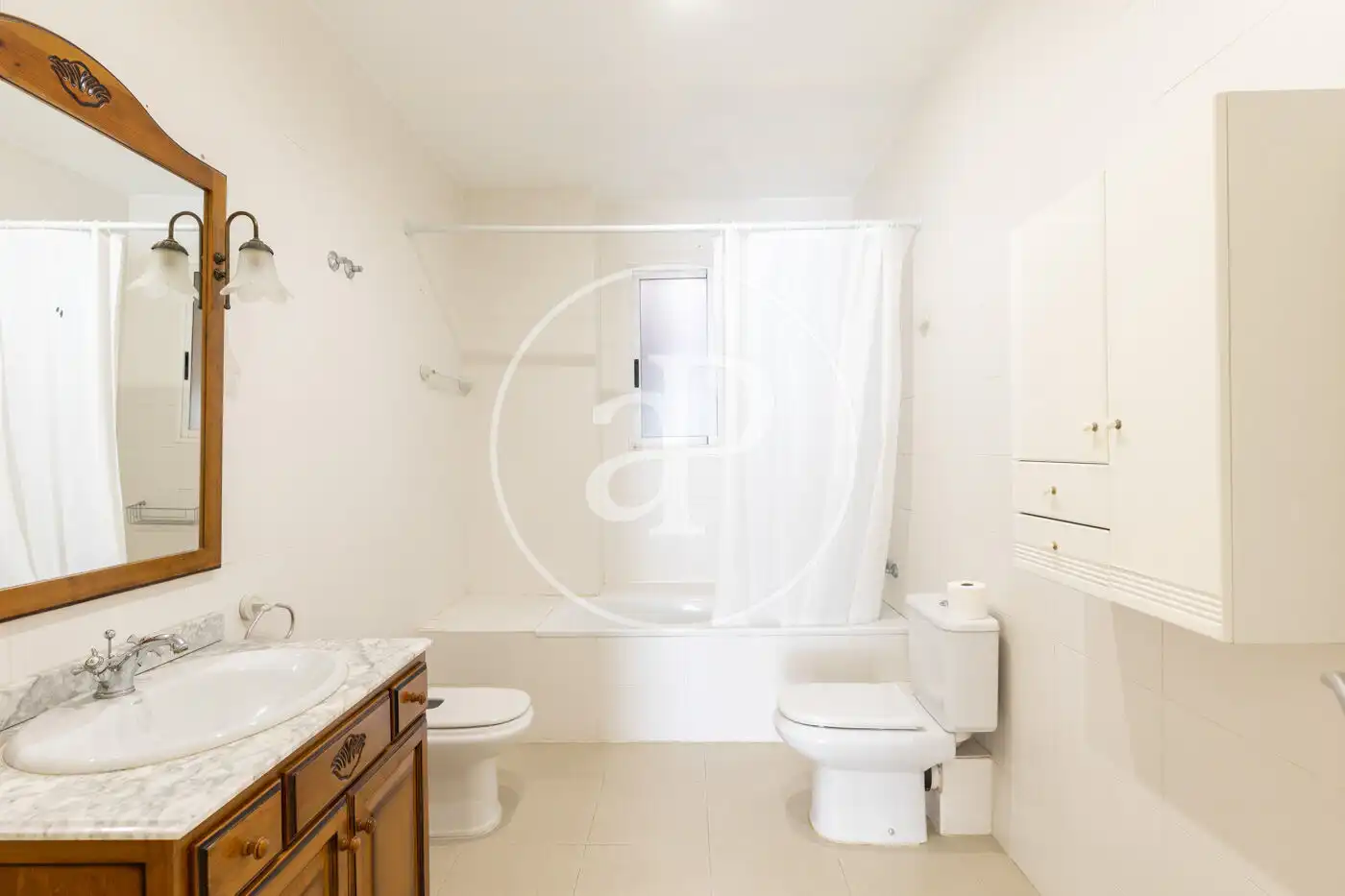 Badezimmer von Wohnung zur Miete in Valencia mit Klimaanlage und Heizung