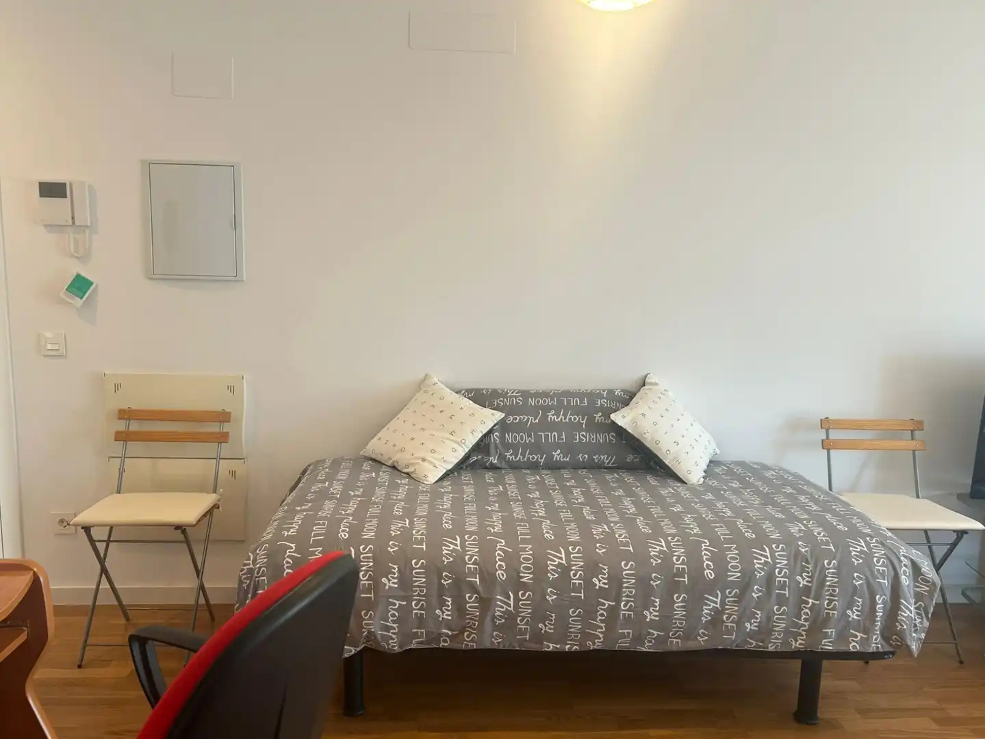 Dormitori de Apartament de lloguer en Madrid amb Calefacció, Jardí privat i Terrassa
