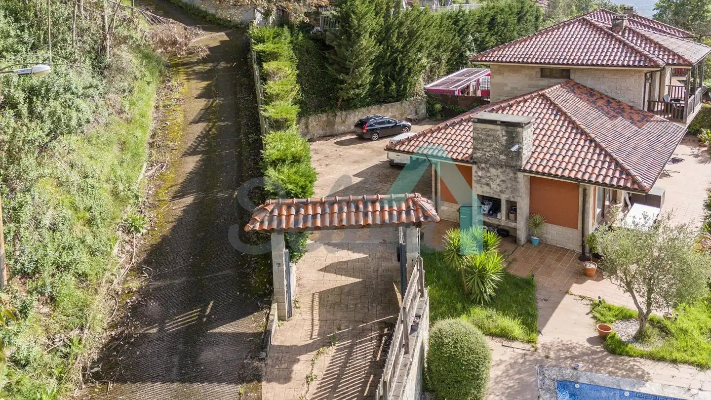 Vista exterior de Casa o chalet en venta en Oviedo  con Calefacción, Jardín privado y Parquet